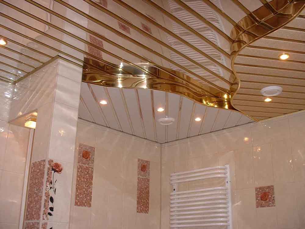 Потолок в ванной из пластиковых панелей
